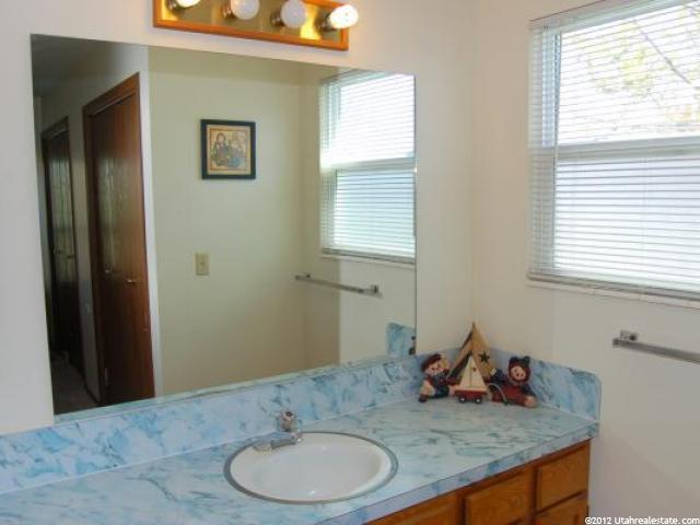 947 N 1550 E, Layton, UT 84040 — photo 6