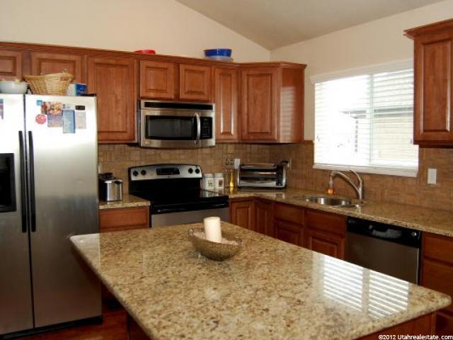 2037 S Demetro Dr, Clearfield, UT 84015 — photo 2
