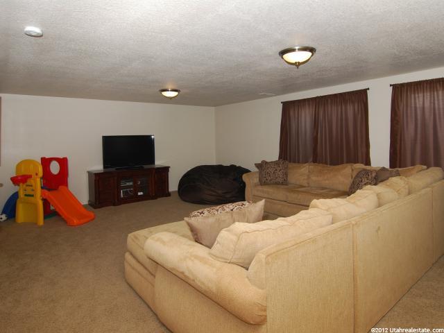 1407 N 2475 W, Clinton, UT 84015 — photo 4