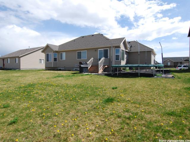 1407 N 2475 W, Clinton, UT 84015 — photo 6