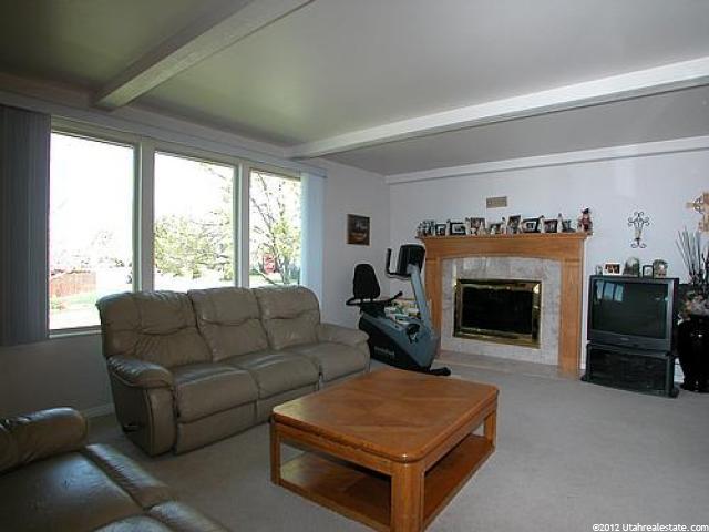 2156 E Candlewood Dr, Sandy, UT 84092 — photo 2