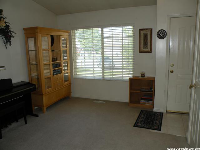 228 E Ashbrook Cir, Midvale, UT 84047 — photo 2