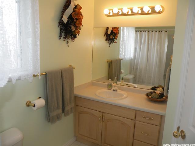 228 E Ashbrook Cir, Midvale, UT 84047 — photo 12