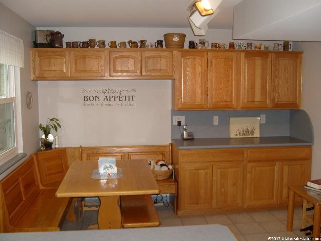 416 E Pepperidge Dr, Midvale, UT 84047 — photo 2