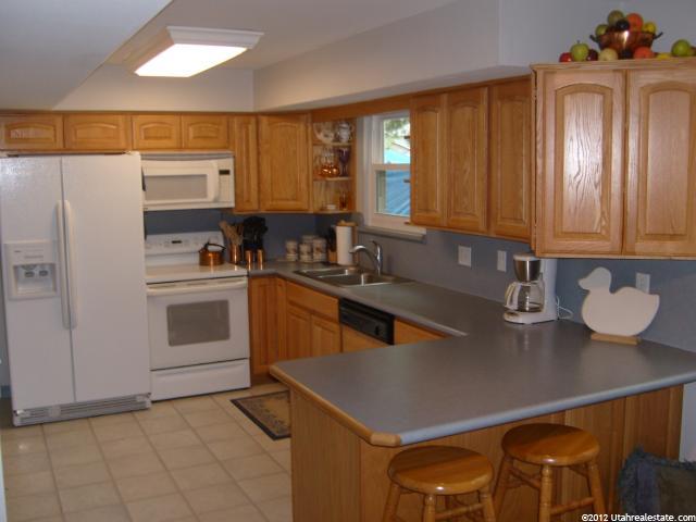 416 E Pepperidge Dr, Midvale, UT 84047 — photo 3