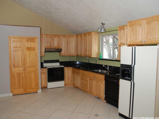 2033 E Gyrfalcon Dr, Sandy, UT 84092 — photo 4
