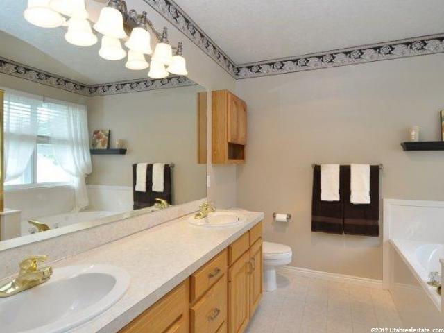 1066 E 575 N, Layton, UT 84040 — photo 3