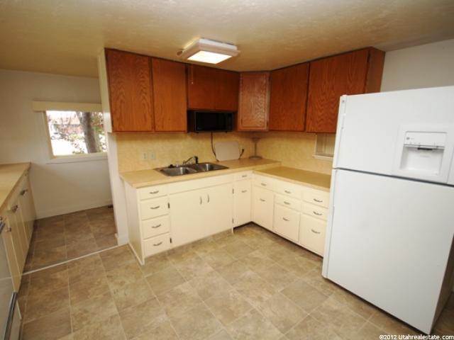 2372 Oakridge Dr, Layton, UT 84040 — photo 3