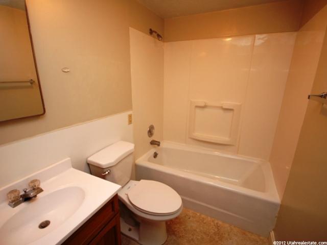 2372 Oakridge Dr, Layton, UT 84040 — photo 7