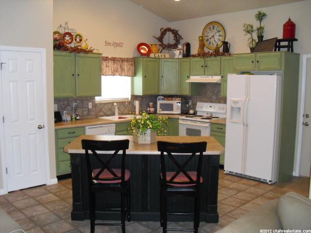 1386 N 2585 W, Clinton, UT 84015 — photo 6