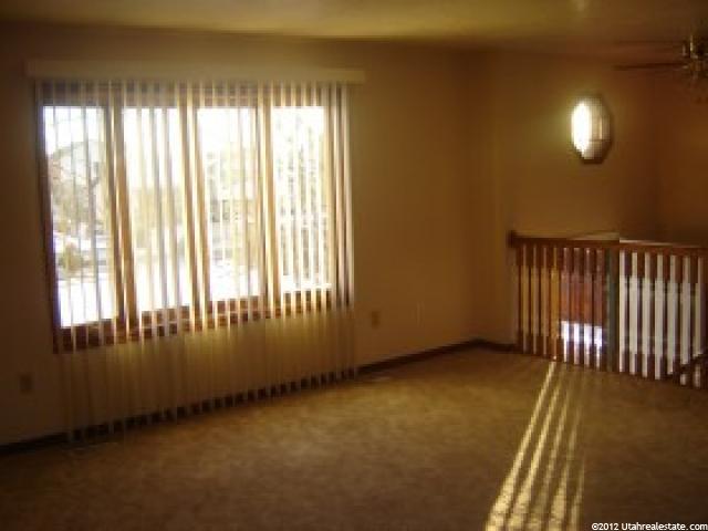 542 W 1060 N, Clinton, UT 84015 — photo 2