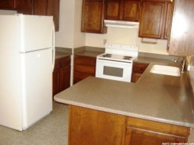 542 W 1060 N, Clinton, UT 84015 — photo 3