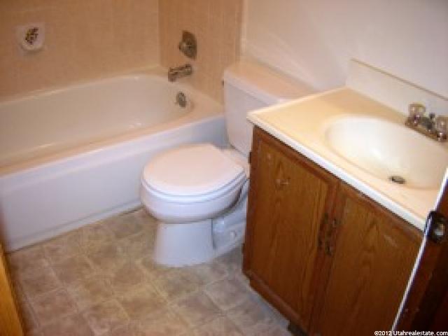 542 W 1060 N, Clinton, UT 84015 — photo 5