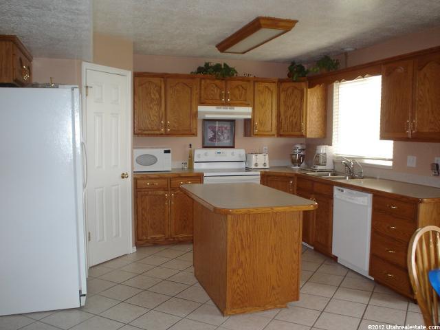 3869 W Cascades Cir, Syracuse, UT 84075 — photo 3