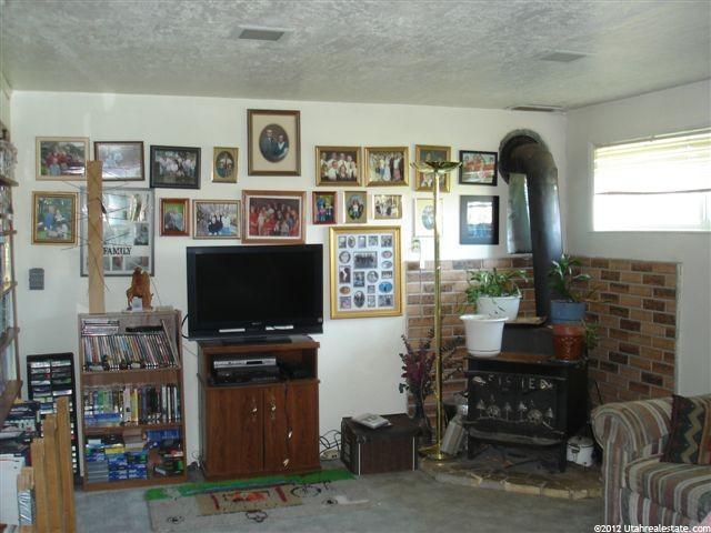685 E Park Dr E, Hyrum, UT 84319 — photo 4