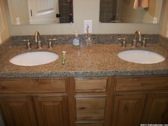 558 S Hale E, Grantsville, UT 84029 — photo 2