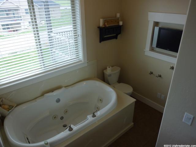 565 E 410 N, Hyde Park, UT 84318 — photo 4