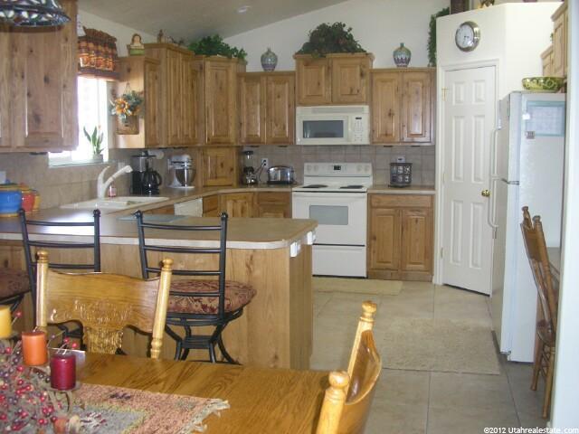 873 W 1570 N, Clinton, UT 84015 — photo 4