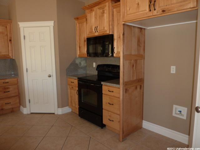 32 E West Canyon Rd S, Avon, UT 84328 — photo 2