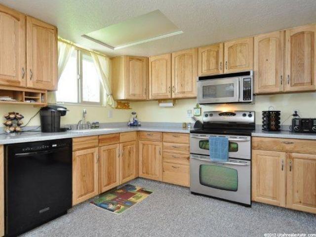 654 N 1050 W, Clearfield, UT 84015 — photo 3