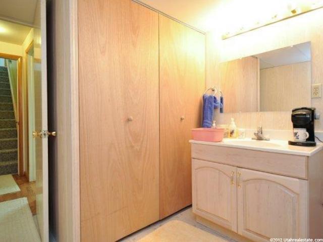 654 N 1050 W, Clearfield, UT 84015 — photo 5