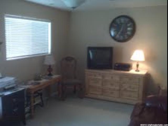 887 W 1470 N, Clinton, UT 84015 — photo 4