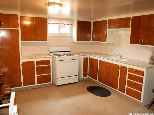 240 E 300 S, Bountiful, UT 84010 — photo 2