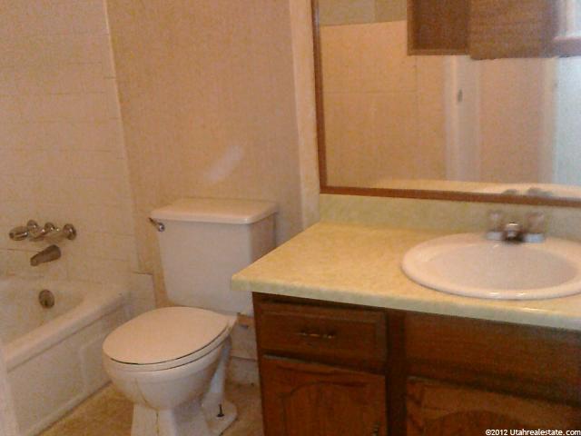 710 N Barlow St W, Clearfield, UT 84015 — photo 2