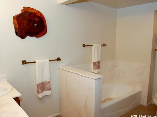 4131 S Lakeview Dr, Ogden, UT 84403 — photo 2