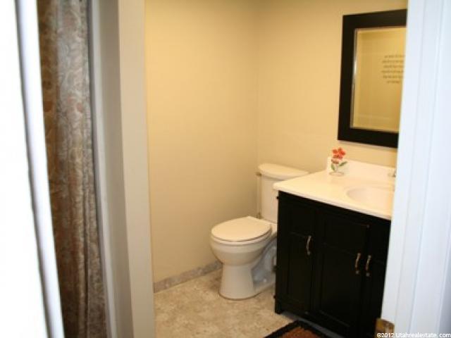 594 W 2050 N, West Bountiful, UT 84087 — photo 9