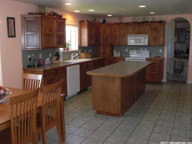 3252 W 1600 N, Clinton, UT 84015 — photo 2