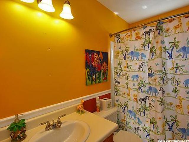 5654 S Crown Pointe Dr E, Murray, UT 84107 — photo 10
