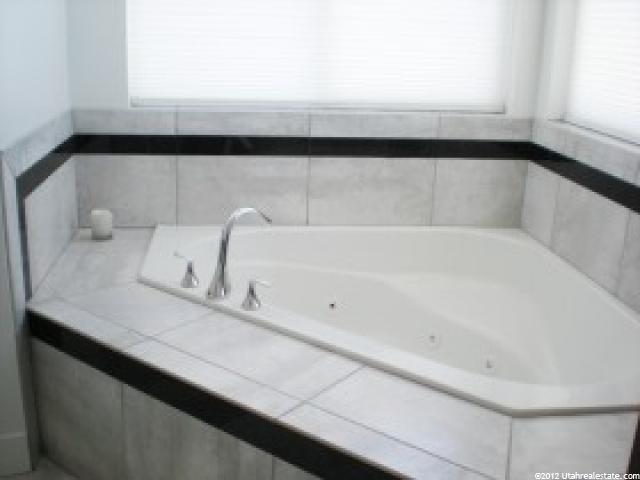 3868 S Bridlewood Dr, Bountiful, UT 84010 — photo 8
