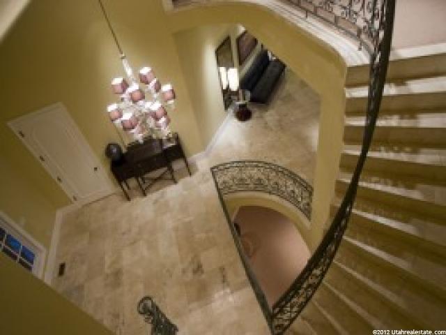 680 S Davis Blvd, Bountiful, UT 84010 — photo 2