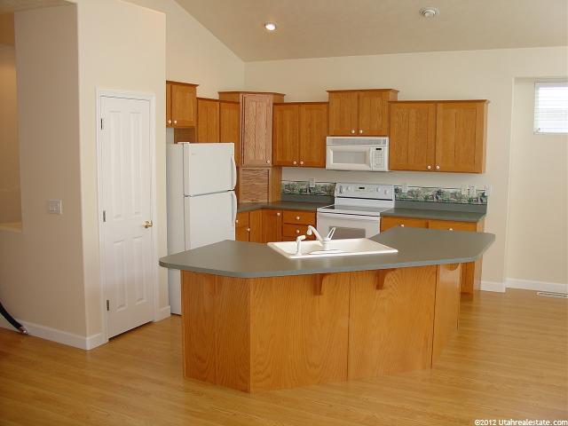 568 E Land Rush S, Midvale, UT 84047 — photo 2