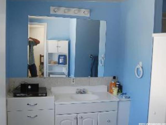 1088 S Nayon #D, Layton, UT 84040 — photo 2