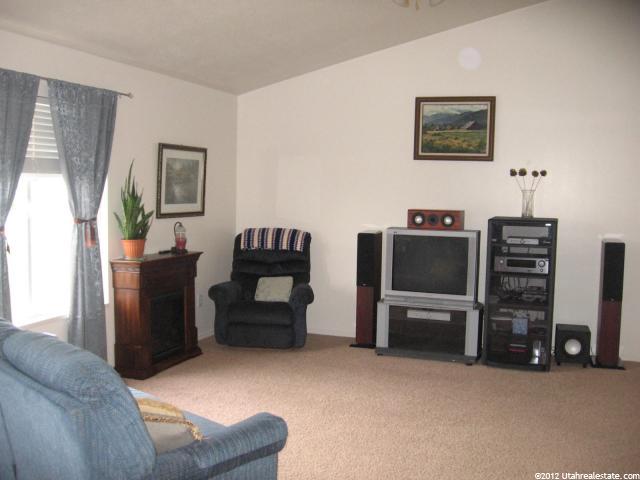 943 N 780 W, Clinton, UT 84015 — photo 11