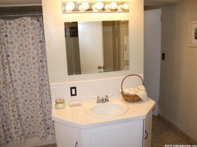860 E Marjane Cir, Murray, UT 84107 — photo 9