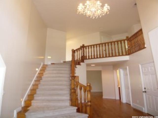 135 E Carrington Ln N, Centerville, UT 84014 — photo 2