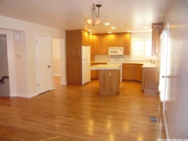 135 E Carrington Ln N, Centerville, UT 84014 — photo 5