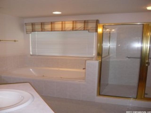135 E Carrington Ln N, Centerville, UT 84014 — photo 6
