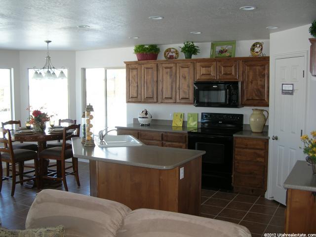 1472 W 1595 N, Clinton, UT 84015 — photo 4