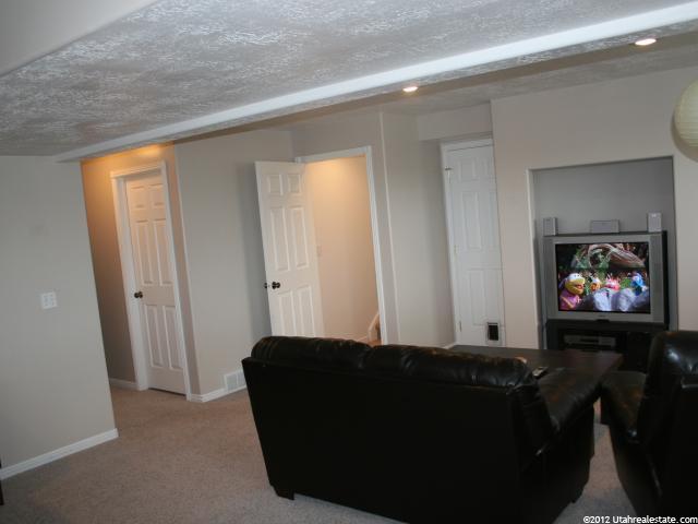 4043 S Lily Dr, Roy, UT 84067 — photo 4