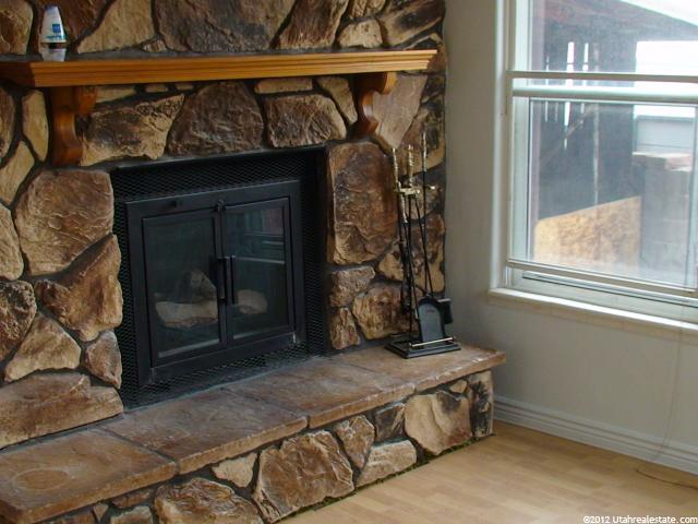 208 S 400 E, Copperton, UT 84006 — photo 4
