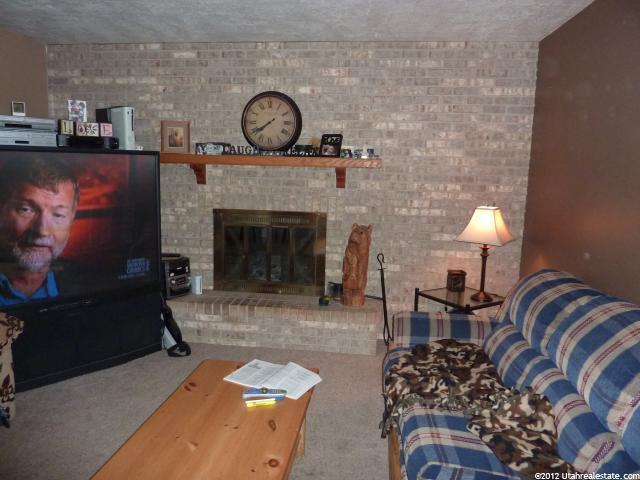 827 S 600 St E, River Heights, UT 84321 — photo 2