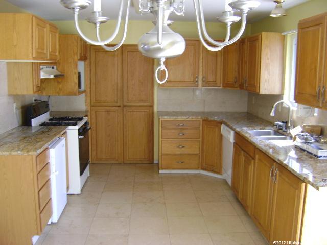 8284 Wayside Dr, Sandy, UT 84094 — photo 3