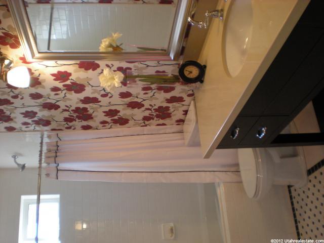 585 E 3550 S, Bountiful, UT 84010 — photo 12
