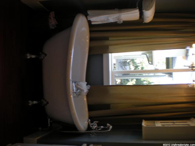 585 E 3550 S, Bountiful, UT 84010 — photo 10
