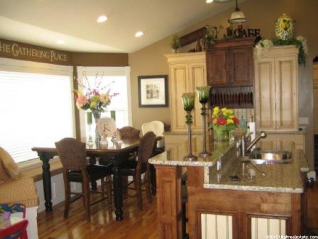 571 E Sunset Ln, Providence, UT 84332 — photo 2