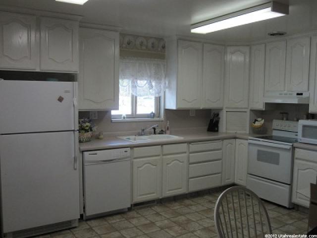 284 N Center St, Delta, UT 84624 — photo 4